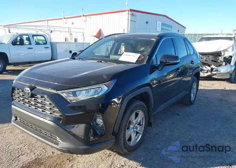 2019 Toyota Rav4 Xle z USA, uszkodzony, nr VIN JTMW1RFV1KD002799